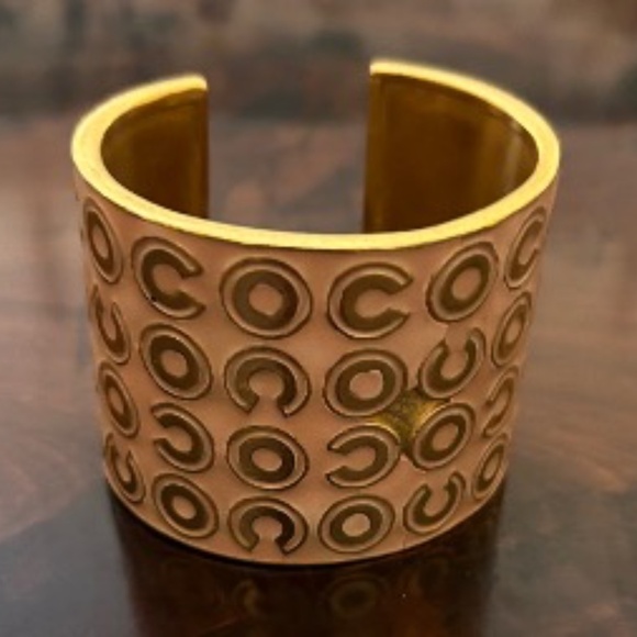 Elegant Authentic Chanel Cuff Bracelet - Picture 3 of 12